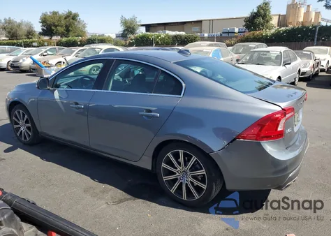 2017 Volvo S60 Premier z USA, uszkodzony, nr VIN LYV402HK7HB144761